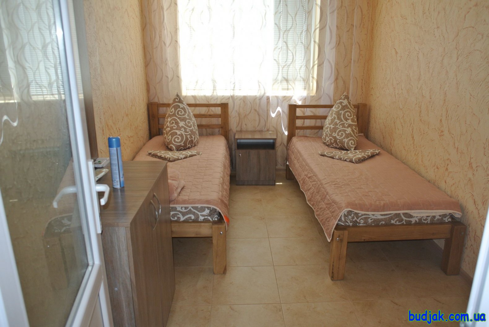 4-х местный 2-х комнатный номер. База отдыха «Плай». Курорт Рассейка. Фото № 0523. 2017 год